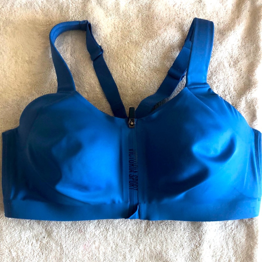 Victoria’s Secret Sport zip-front sport bra, 38DD